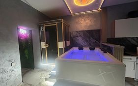 Wellness Suite Essen mit Whirlpool&Sauna